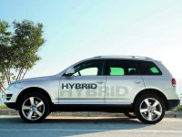 Volkswagen Touareg Hybrid появится через год