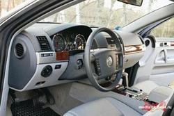 Тест драйв автомобилей: Jeep Commander CRD и VW Touareg V6 TDI 